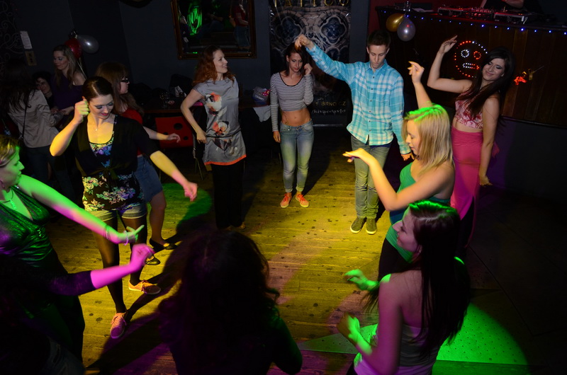 TWO PARTIES - Pátek 25. 4. 2014